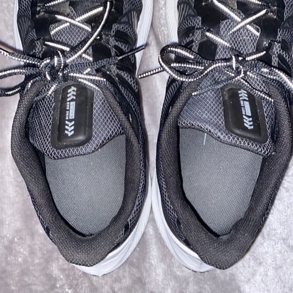 Nike run shield men’s shoes. - Picture 7 of 7